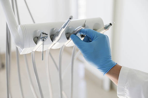 Professional Tooth Extraction technician working in Commerce, CA